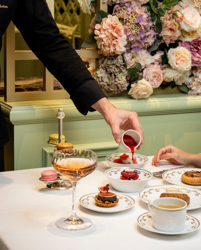Tea time Ladurée en boutique des Champs-Elysées