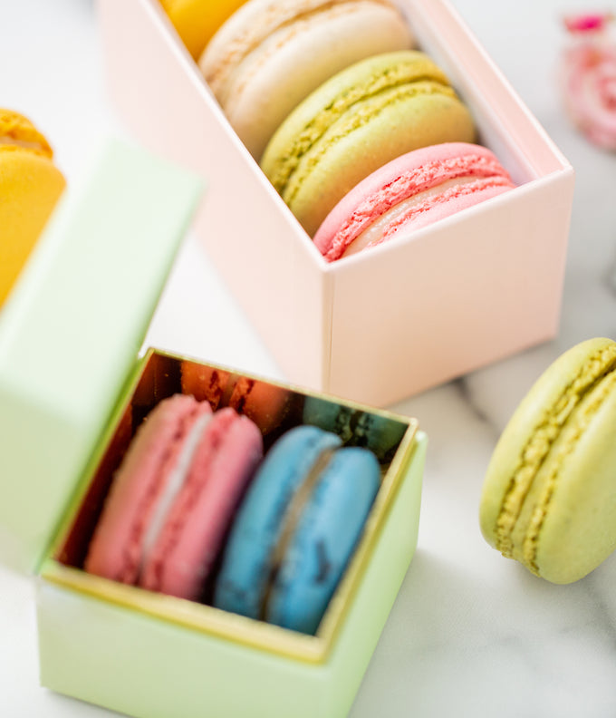 Box of 2 and 4 macarons