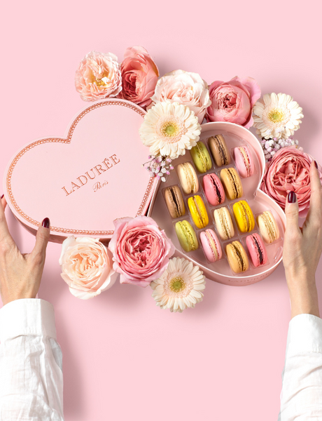 Heart-shaped macarons box