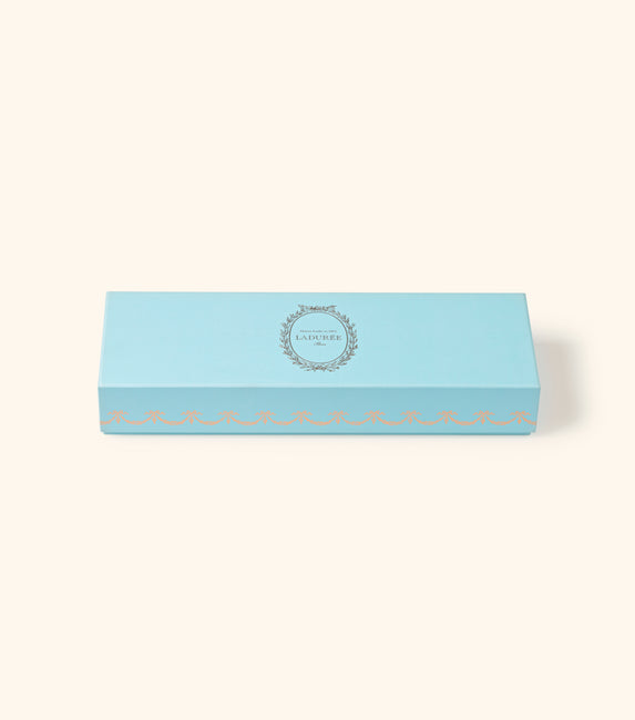"Intemporel" 28 macarons gift box - blue