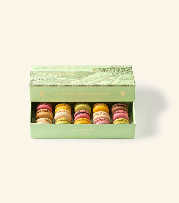 “Versailles in Majesty” 15 macarons gift box