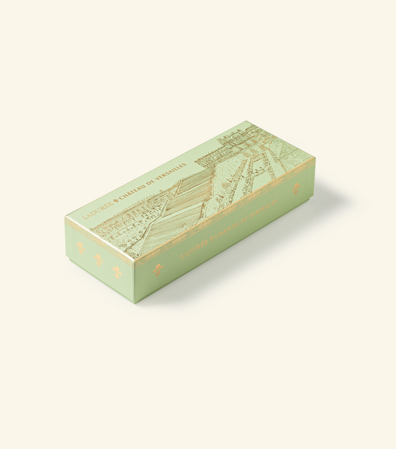 “Versailles in Majesty” 15 macarons gift box