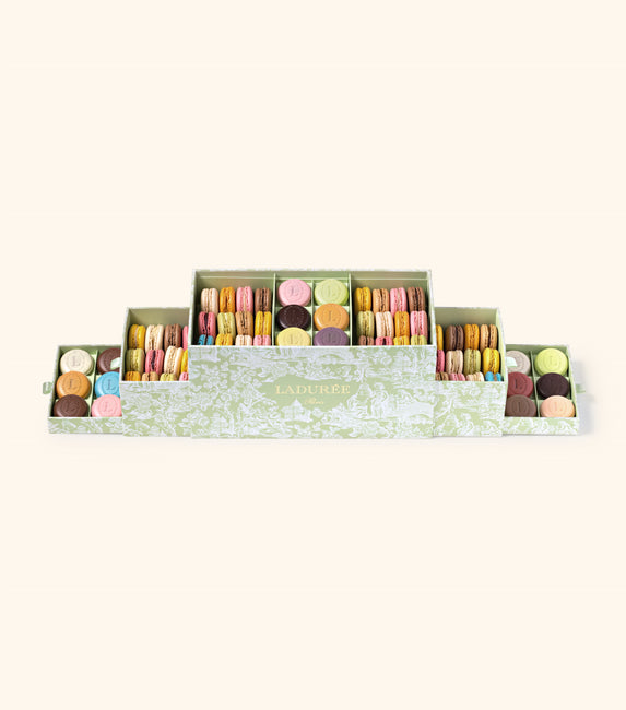 Podium Box of 32 macarons and 18 Eugénie