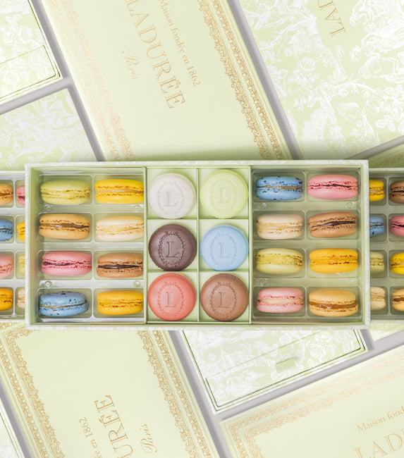 Podium Box of 32 macarons and 18 Eugénie