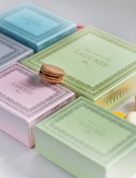 Napoléon macarons gift boxes with a chocolate macaron