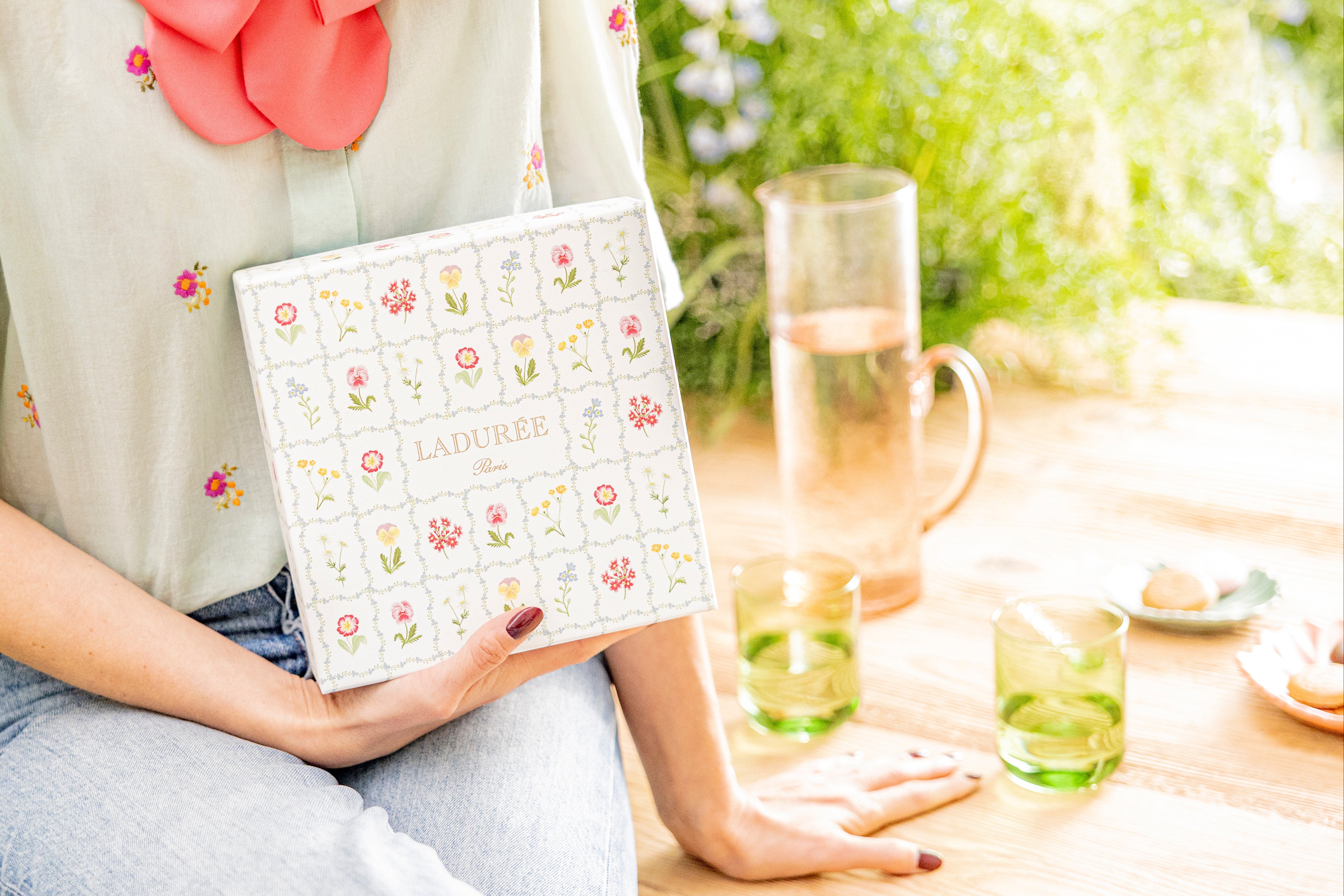 Ladurée Paris - Iconic Macarons, French Pastries & Gift Box