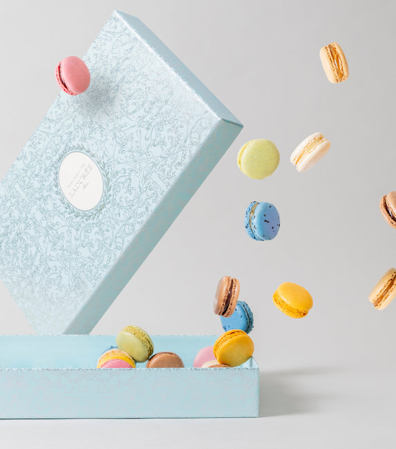 Arabesque 42 macarons gift box blue