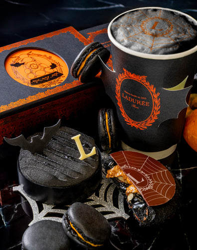 Collection Halloween : coffret de macarons, latte et pâtisseries