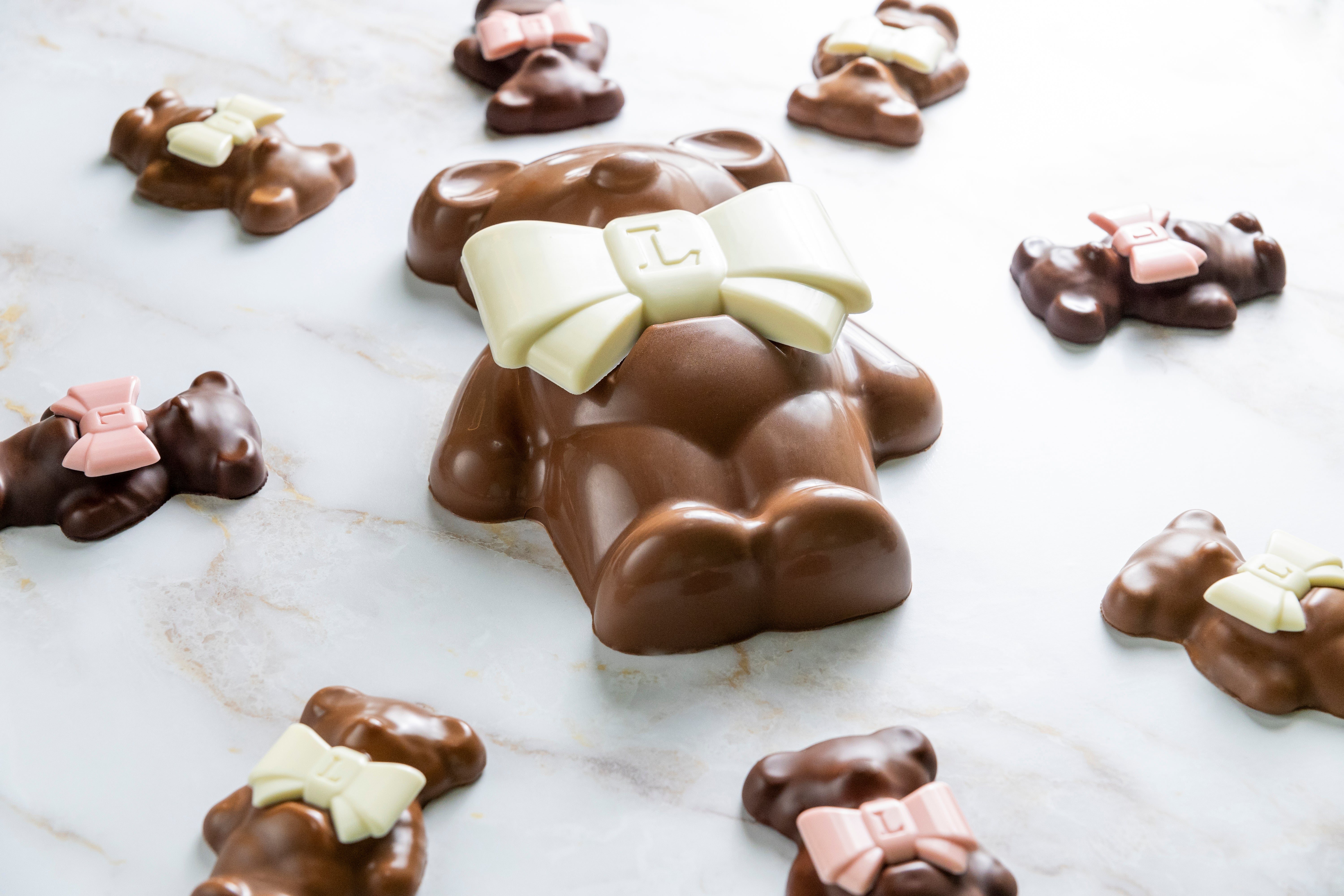 XXL Marshmallow Bear - Milk Chocolate | La Maison Ladurée