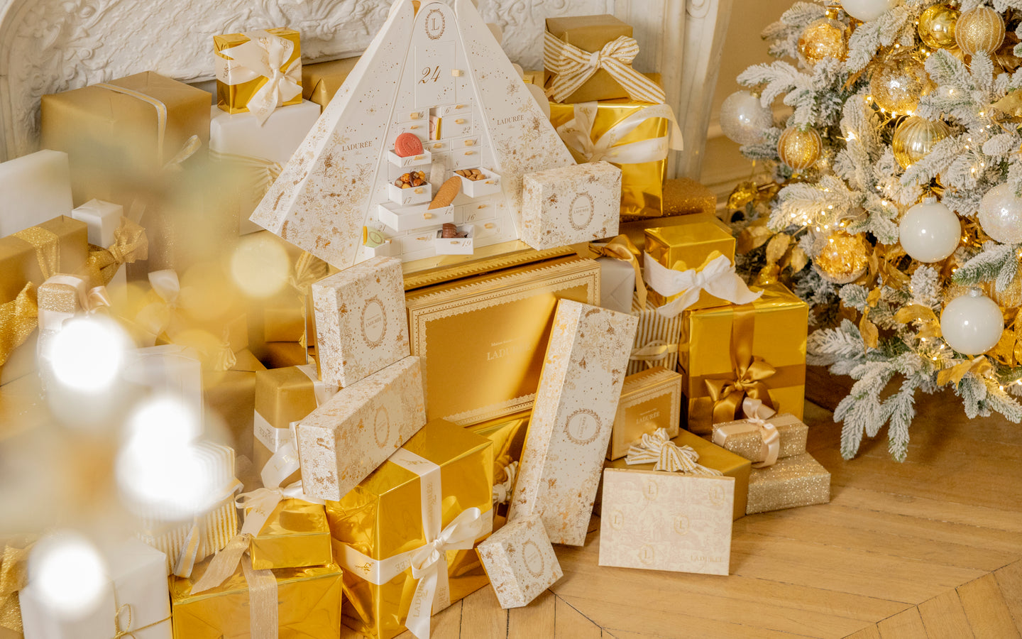 Collection Noël Ladurée : Bûches signature, calendrier de l'avent et
coffrets.