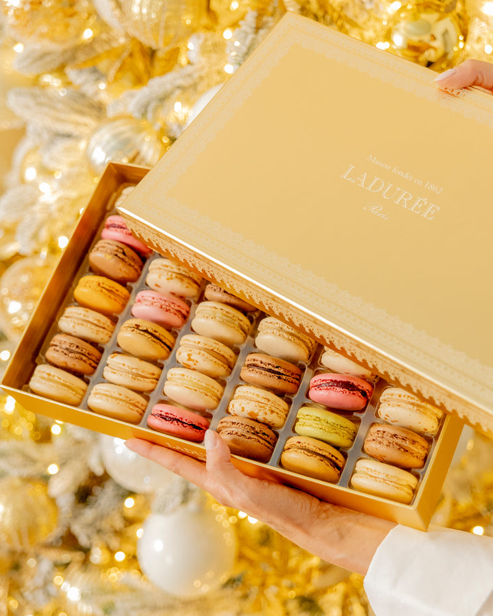 "Napoléon" 42 macarons gift box - Gold