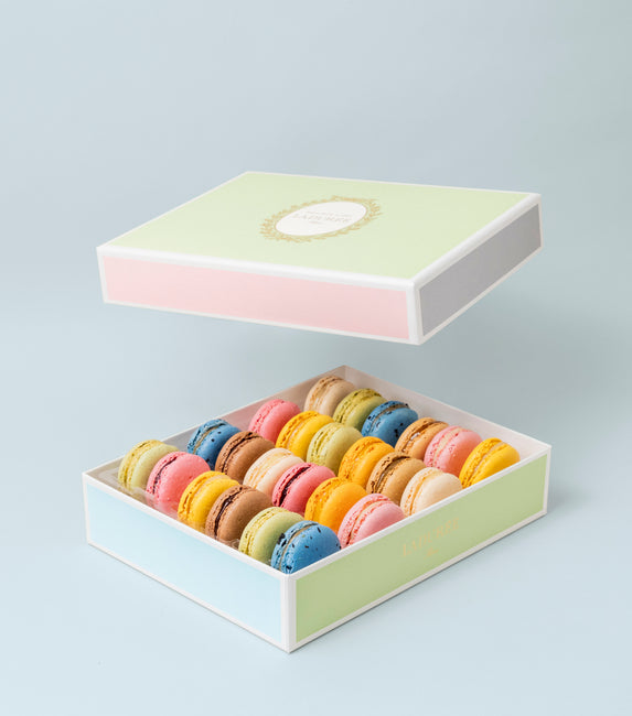 "Aquarelle" 24 macarons gift box
